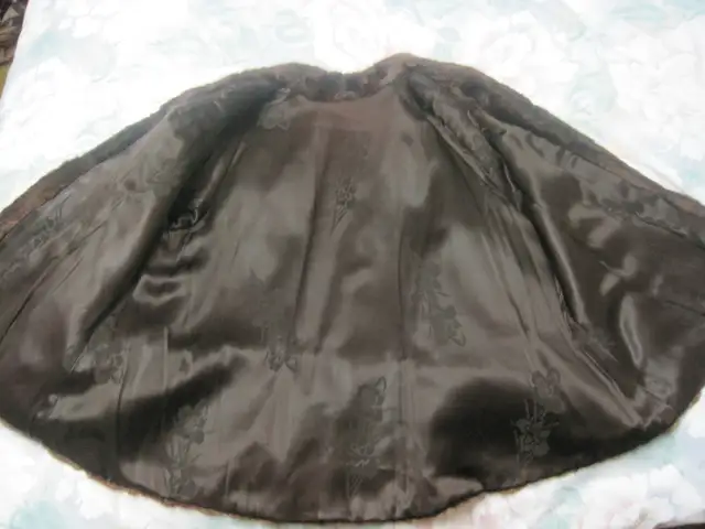 Très beau manteau en fourrure de rat musqué / muskrat fur coat - Photo 4