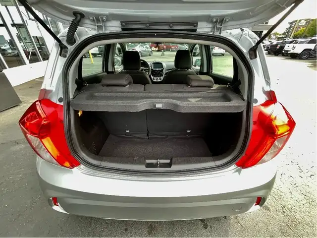 2018 Chevrolet Spark LT AUTO PWR GROUP A/C B/U CAMERA - Photo 16
