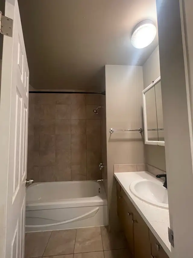 FOR RENT 1 & 2 Bd Apartment 11916 105 St Edmonton - Photo 3