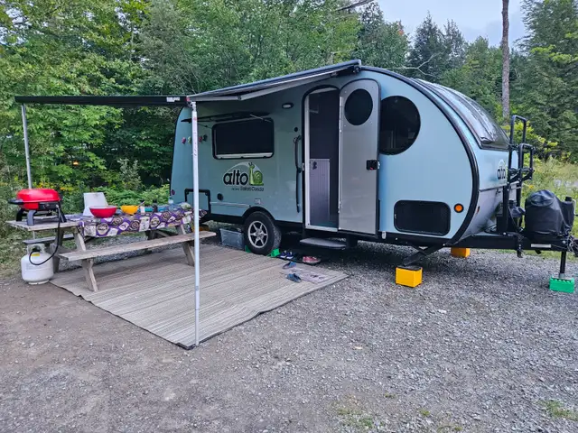 Alto F2114 à vendre – panneaux solaires - air climatisé