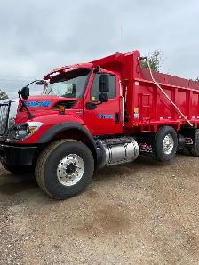 triaxle dump truck driver