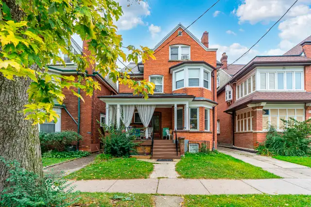 BEAUTIFUL 1BR UPPER UNIT IN EDWARDIAN HOME ON MADISON!