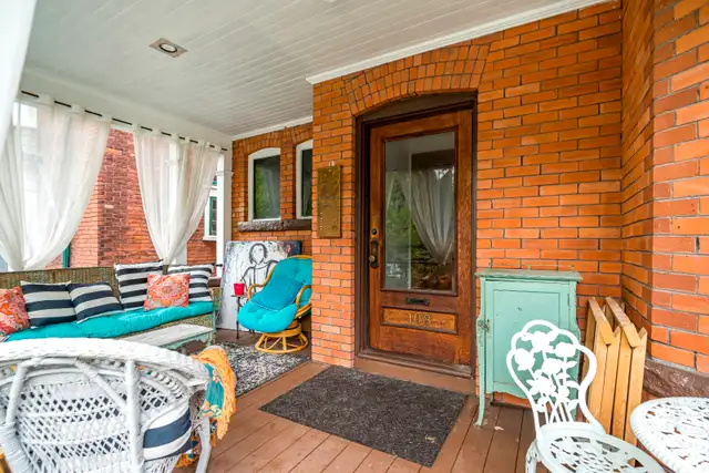 BEAUTIFUL 1BR UPPER UNIT IN EDWARDIAN HOME ON MADISON! - Photo 2