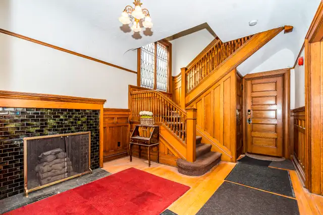 BEAUTIFUL 1BR UPPER UNIT IN EDWARDIAN HOME ON MADISON! - Photo 3