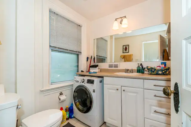 BEAUTIFUL 1BR UPPER UNIT IN EDWARDIAN HOME ON MADISON! - Photo 9