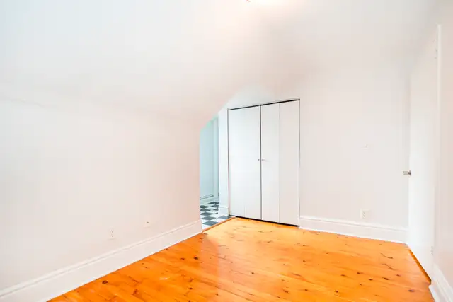 BEAUTIFUL TOP FLOOR 1BR W/ LIVING ROOM AND A DECK! YORKVILLE! - Photo 6