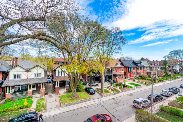 BEAUTIFUL TOP FLOOR 1BR W/ LIVING ROOM AND A DECK! YORKVILLE! - Photo 9