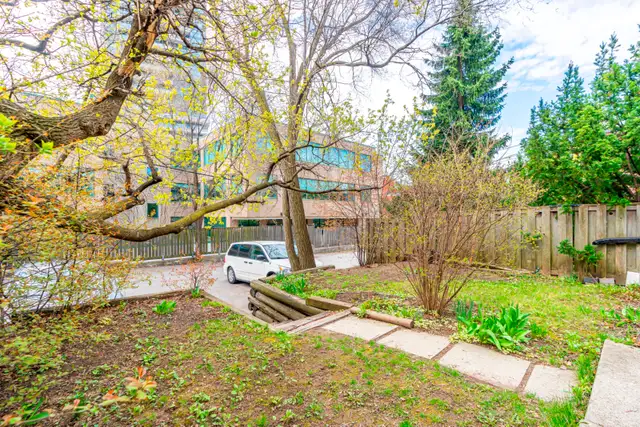 BEAUTIFUL TOP FLOOR 1BR W/ LIVING ROOM AND A DECK! YORKVILLE! - Photo 10