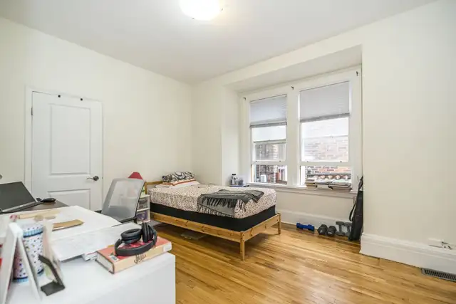 HUGE MULTILEVEL 4BR 2WR APARTMENT IN LITTLY ITALY! - Photo 2