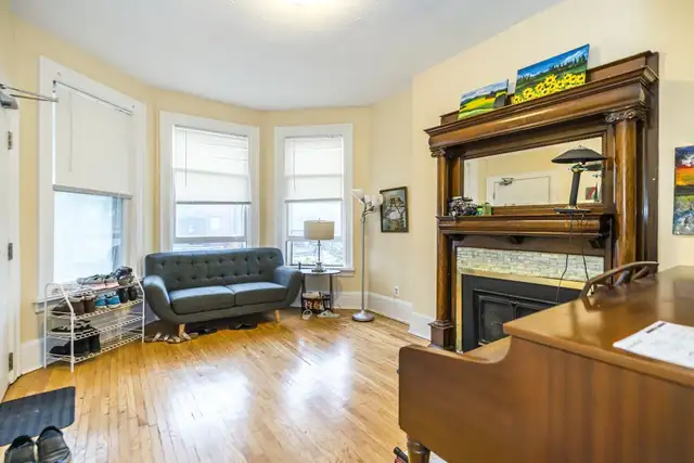 HUGE MULTILEVEL 4BR 2WR APARTMENT IN LITTLY ITALY! - Photo 3