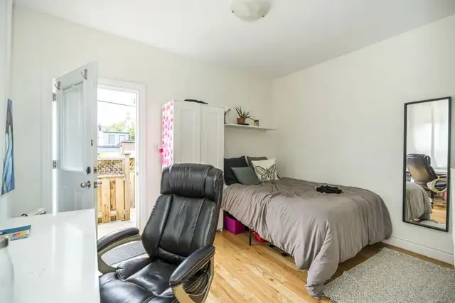 HUGE MULTILEVEL 4BR 2WR APARTMENT IN LITTLY ITALY! - Photo 4