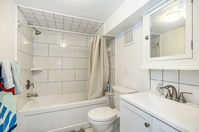 HUGE MULTILEVEL 4BR 2WR APARTMENT IN LITTLY ITALY! - Photo 7