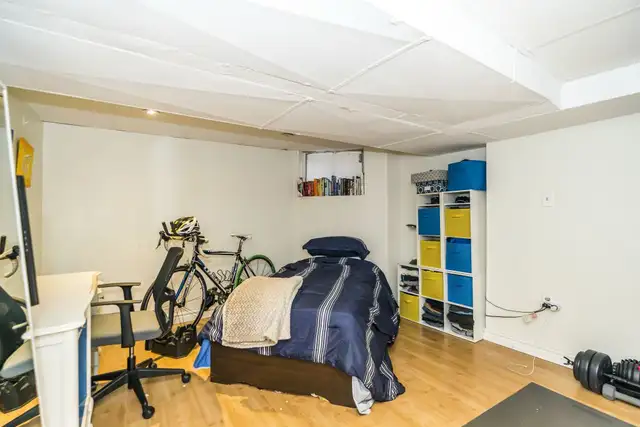 HUGE MULTILEVEL 4BR 2WR APARTMENT IN LITTLY ITALY! - Photo 9