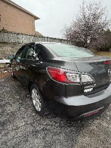 2011 Mazda 3 Manual - Photo 2