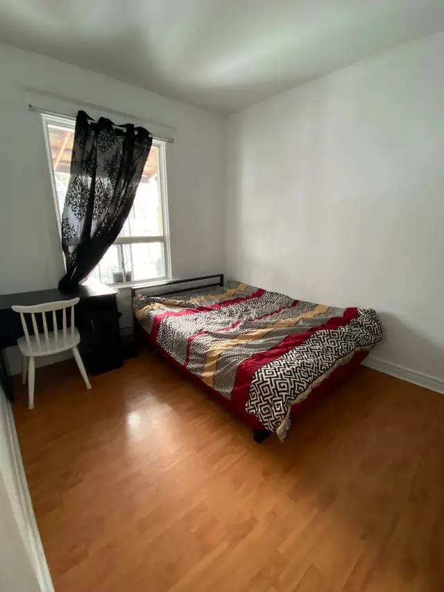 Cozy room in eastyork available from April 1st,single/couple
