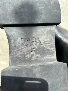 ONE LIKE NEW LADIED SZ. 39 (8 US ) PAIR OF BIKER BOOTSAS PICTUR - Photo 3