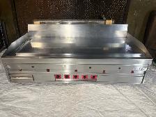 Magikitch’n 60" Polished Gas Griddle - Photo 2