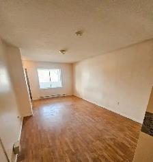 48 Royal Rd, Unit 11, 2-bedroom very big apt(1bath 1kt 2F) North - Photo 2