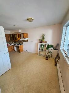 48 Royal Rd, Unit 11, 2-bedroom very big apt(1bath 1kt 2F) North - Photo 3