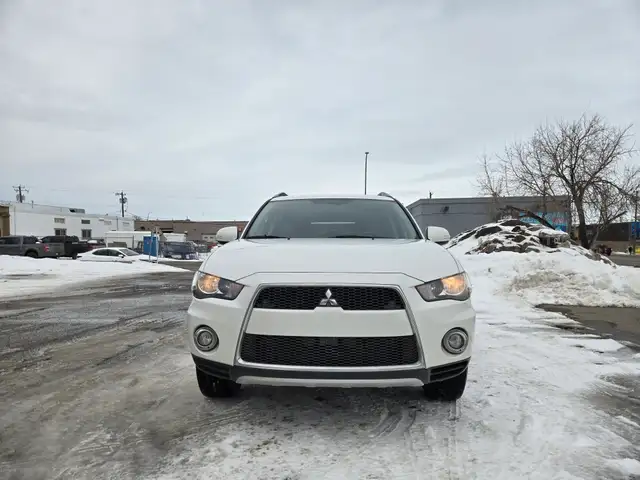 2012 Mitsubishi Outlander - Photo 2