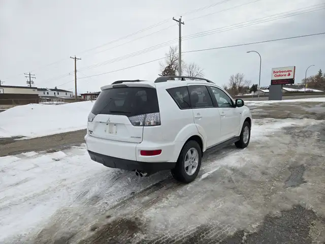 2012 Mitsubishi Outlander - Photo 5