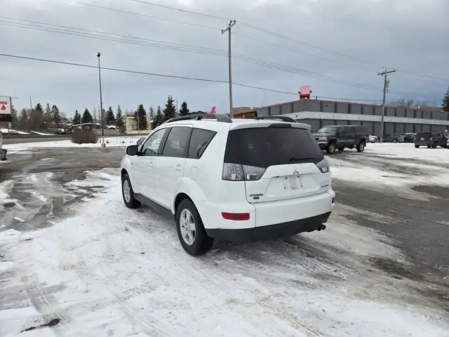 2012 Mitsubishi Outlander - Photo 7