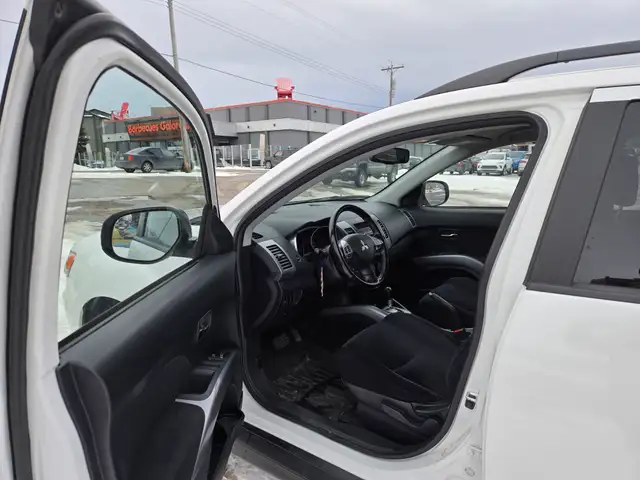 2012 Mitsubishi Outlander - Photo 9