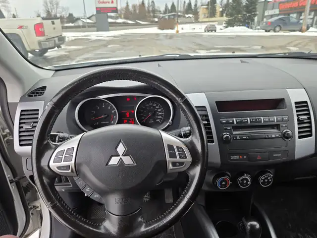 2012 Mitsubishi Outlander - Photo 10