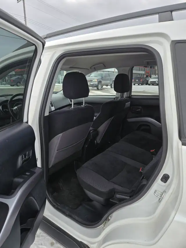 2012 Mitsubishi Outlander - Photo 13