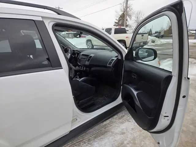 2012 Mitsubishi Outlander - Photo 15