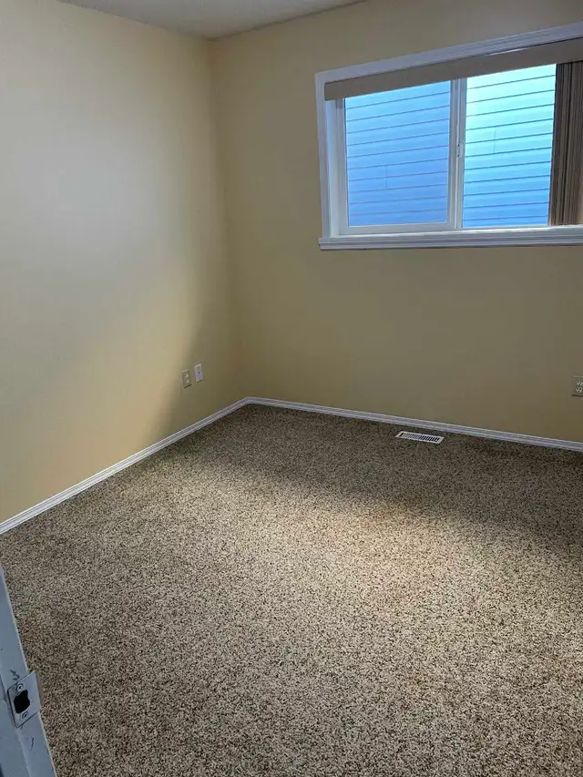 upstairs bedroom for rent