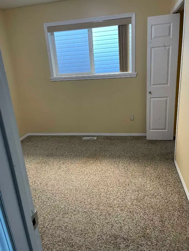 upstairs bedroom for rent - Photo 2