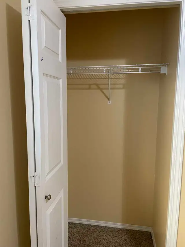 upstairs bedroom for rent - Photo 3