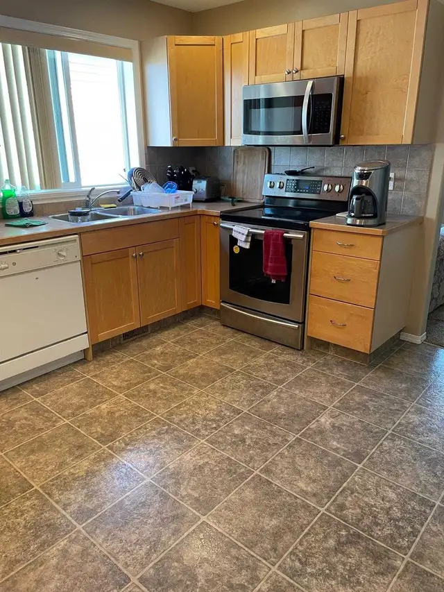 upstairs bedroom for rent - Photo 5