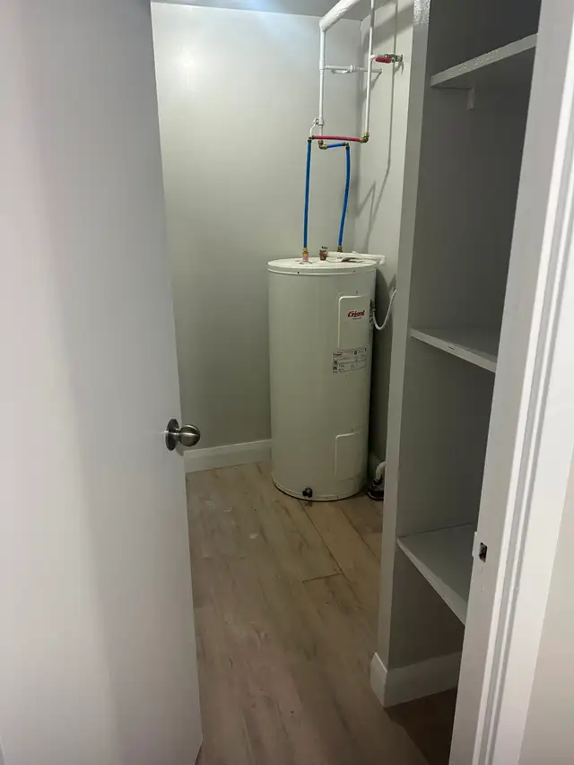 Main Floor 3 Bedroom Apartment Available Now in Minnow Lake Area - Photo 4