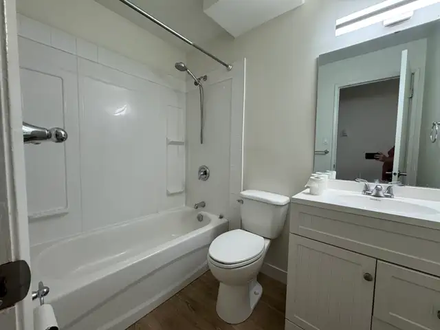 Updated 1 Bed Suite | Pet Friendly | In-Suite Laundry - Photo 7
