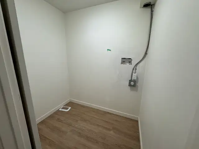 Updated 1 Bed Suite | Pet Friendly | In-Suite Laundry - Photo 8