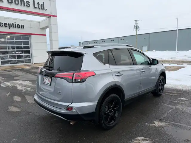 2018 Toyota RAV4 SE leather interior - Photo 3