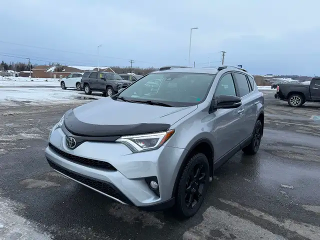 2018 Toyota RAV4 SE leather interior - Photo 7