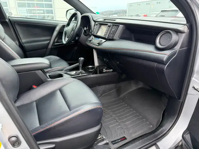 2018 Toyota RAV4 SE leather interior - Photo 10