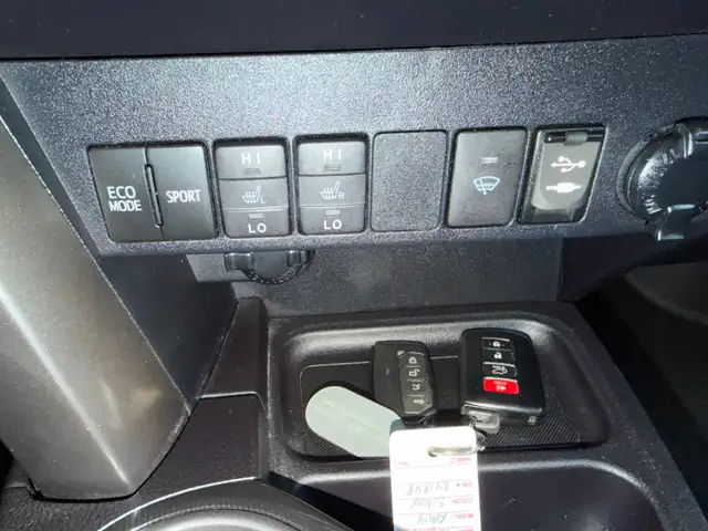 2018 Toyota RAV4 SE leather interior - Photo 21