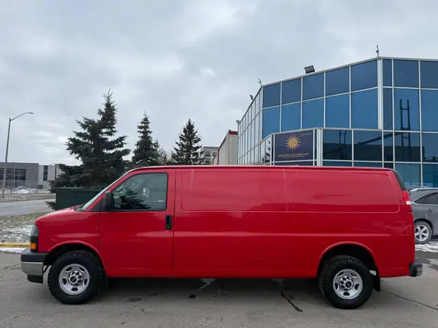 2017 GMC Savana Cargo Van EXTENDED - Photo 2