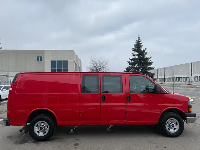 2017 GMC Savana Cargo Van EXTENDED - Photo 5