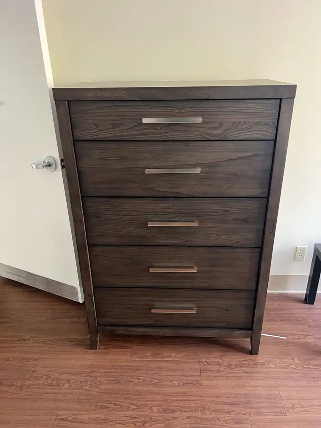 Free delivery used Ashley dresser (2 month used ) new 1100$
