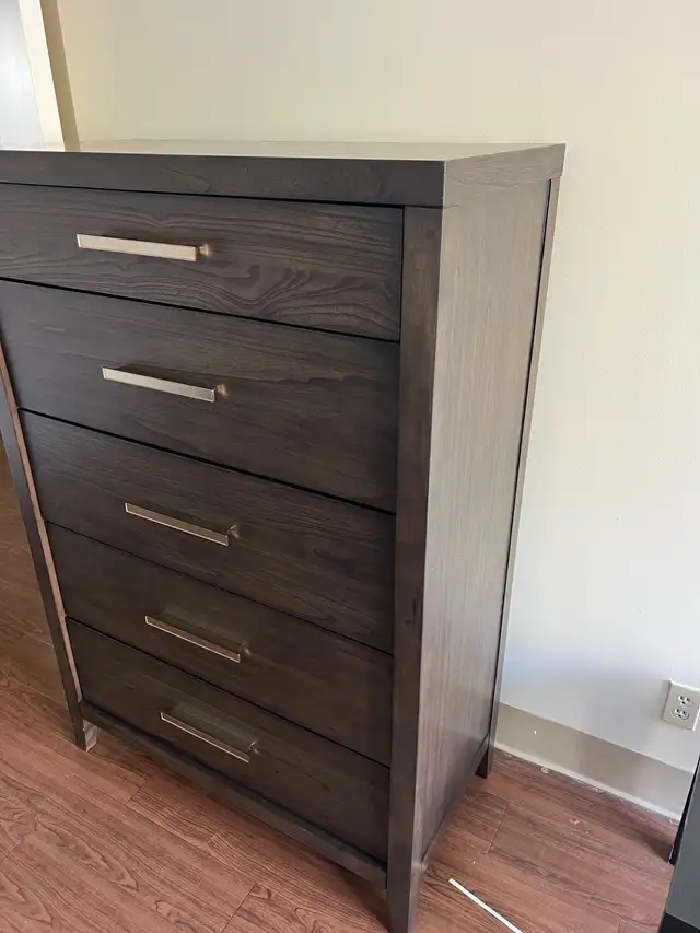 Free delivery used Ashley dresser (2 month used ) new 1100$ - Photo 6
