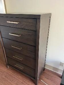 Free delivery used Ashley dresser (2 month used ) new 1100$ - Photo 6