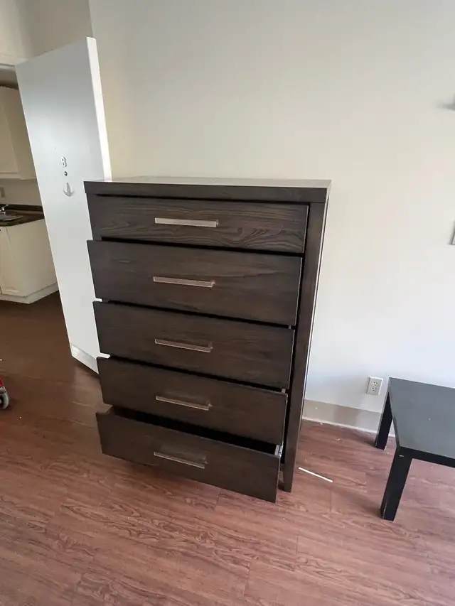 Free delivery used Ashley dresser (2 month used ) new 1100$ - Photo 7