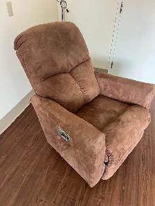 Free delivery Like New La-Z-Boy Power Lift Recliner New (2800$) - Photo 6