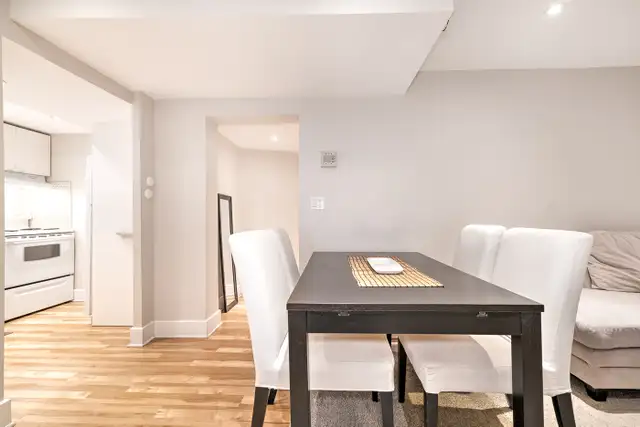 Furnished 2-Bedroom Near McGill | 5 Min Walk | 1 Month FREE - Photo 2