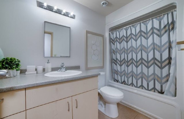 Private room for rent - Photo 2